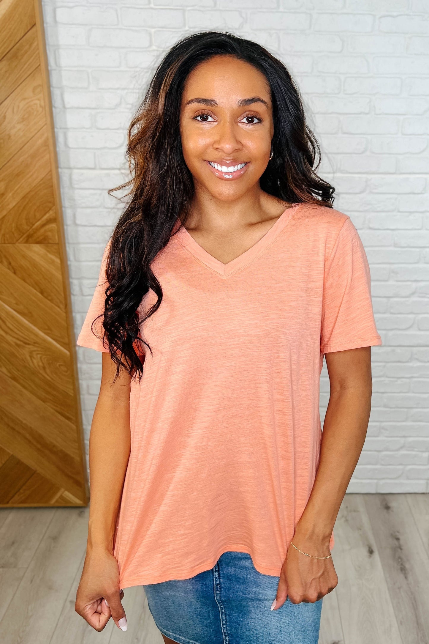 I Don't Have to Choose V-Neck Tee in Apricot Ice