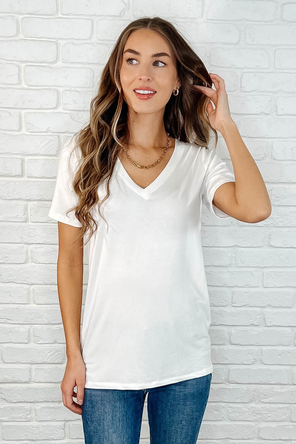 The Every Outfit Basic V-Neck Top in Off White